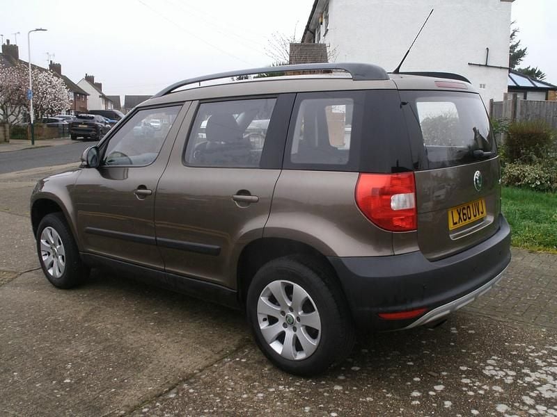 Używany Skoda Yeti 105 KM (77 kW) 2010 Brązowy SUV