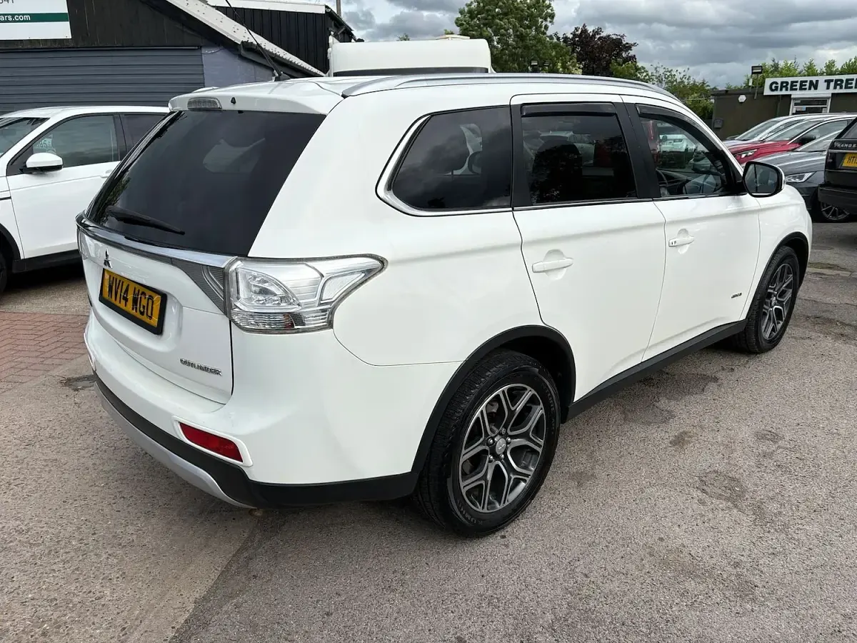 Used Mitsubishi Outlander 2014 White SUV