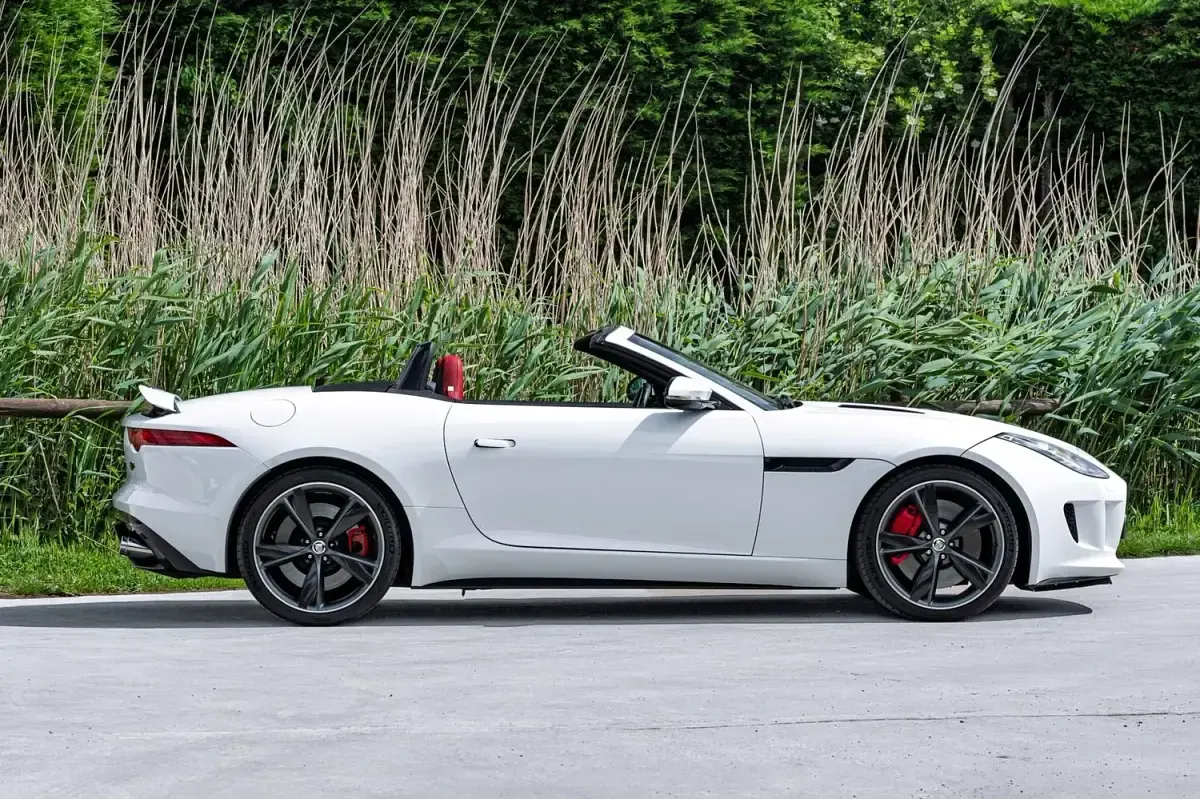 Used Jaguar F-Type Supercharged 495 HP (364 kW) 2013 White Cabriolet