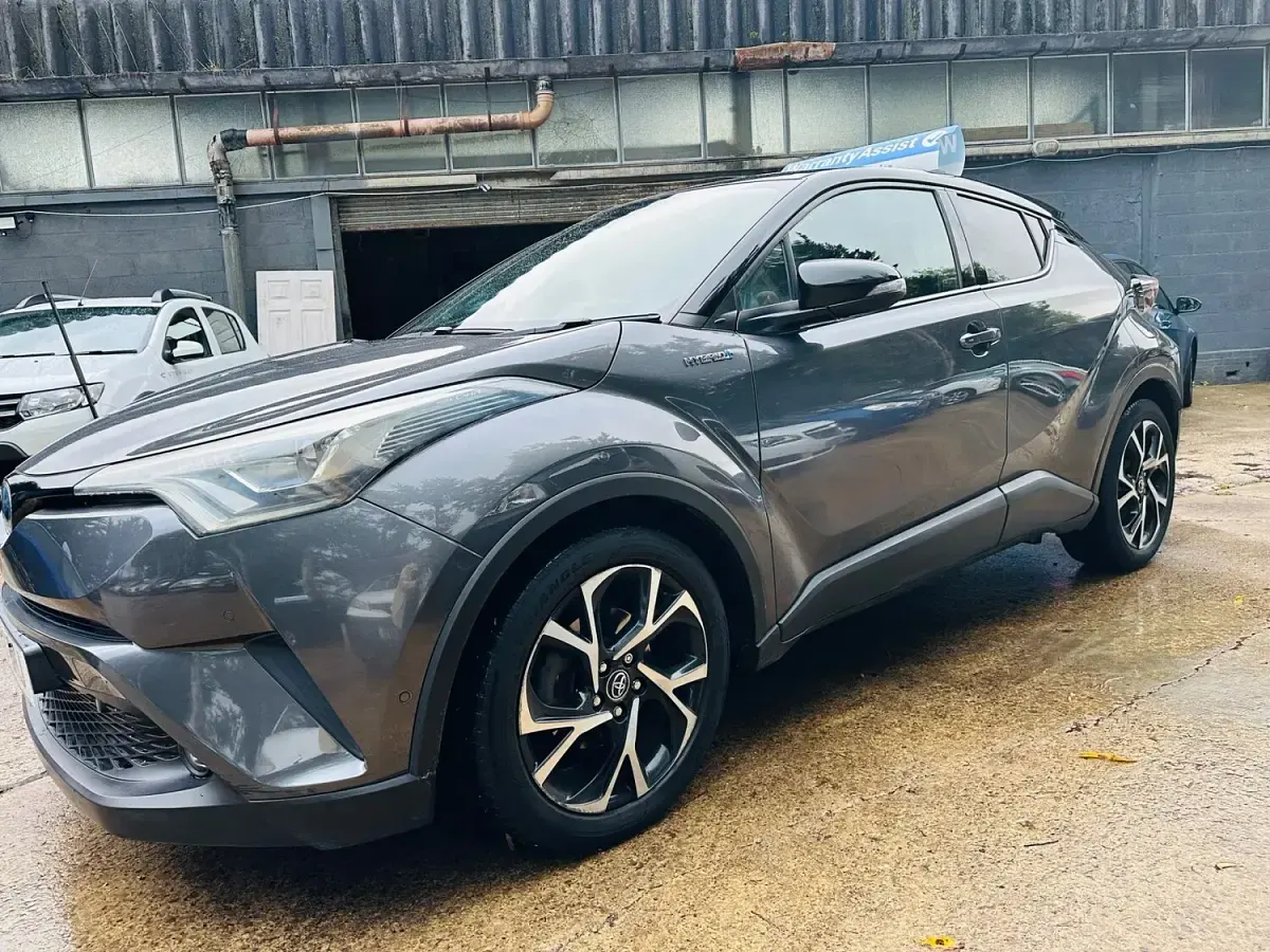 Used Toyota C-HR 122 HP (89 kW) 2017 White SUV