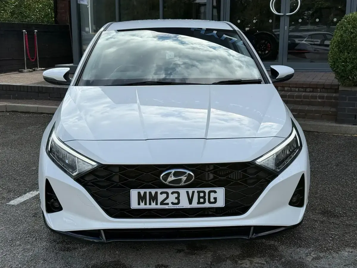 Used Hyundai i20 Premium 98 HP (72 kW) 2023 White Hatchback
