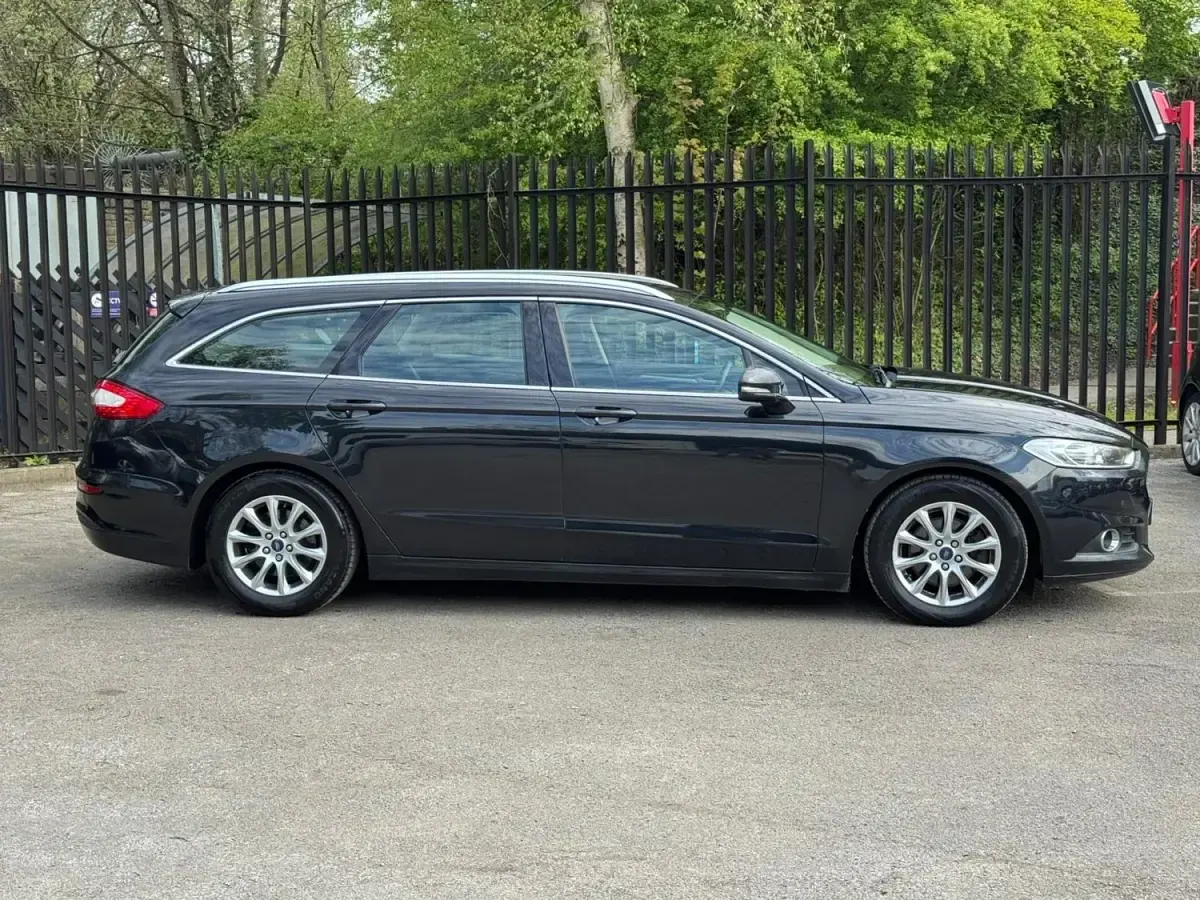 Begagnad Ford Mondeo Zetec 2015 Svart Kombi