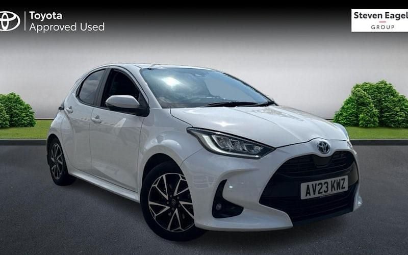 Used 2025 Toyota Yaris Hybrid Design Hatchback | £18,057 (Good price) - Image 1/4