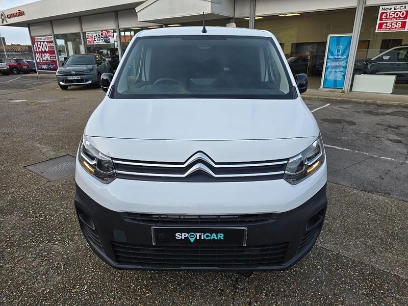 Used Citroën Berlingo 99 HP (72 kW) 2022 White MPV