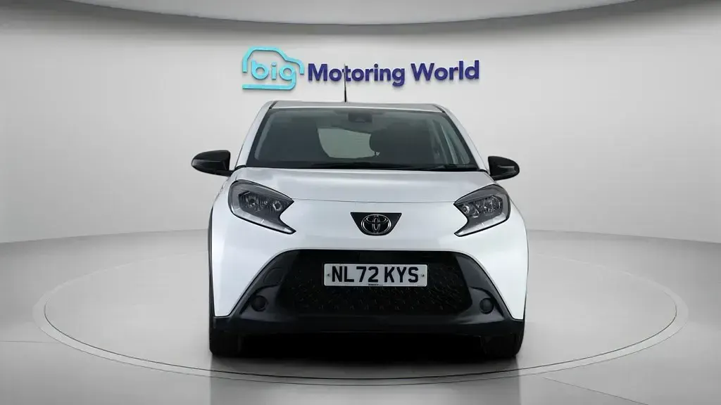 Usado Toyota Aygo X PURE 72 HP (52 kW) 2022 Branco SUV