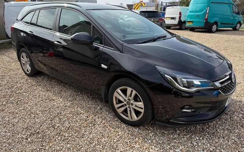 Used Vauxhall Astra Design Edition 110 HP (80 kW) 2017 Estate