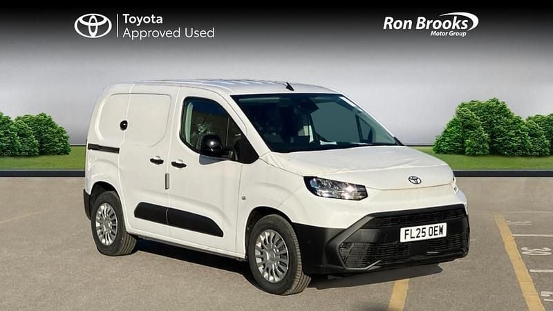 White New 2025 Toyota Proace Van | £27,000 (Expensive) - Image 1/4