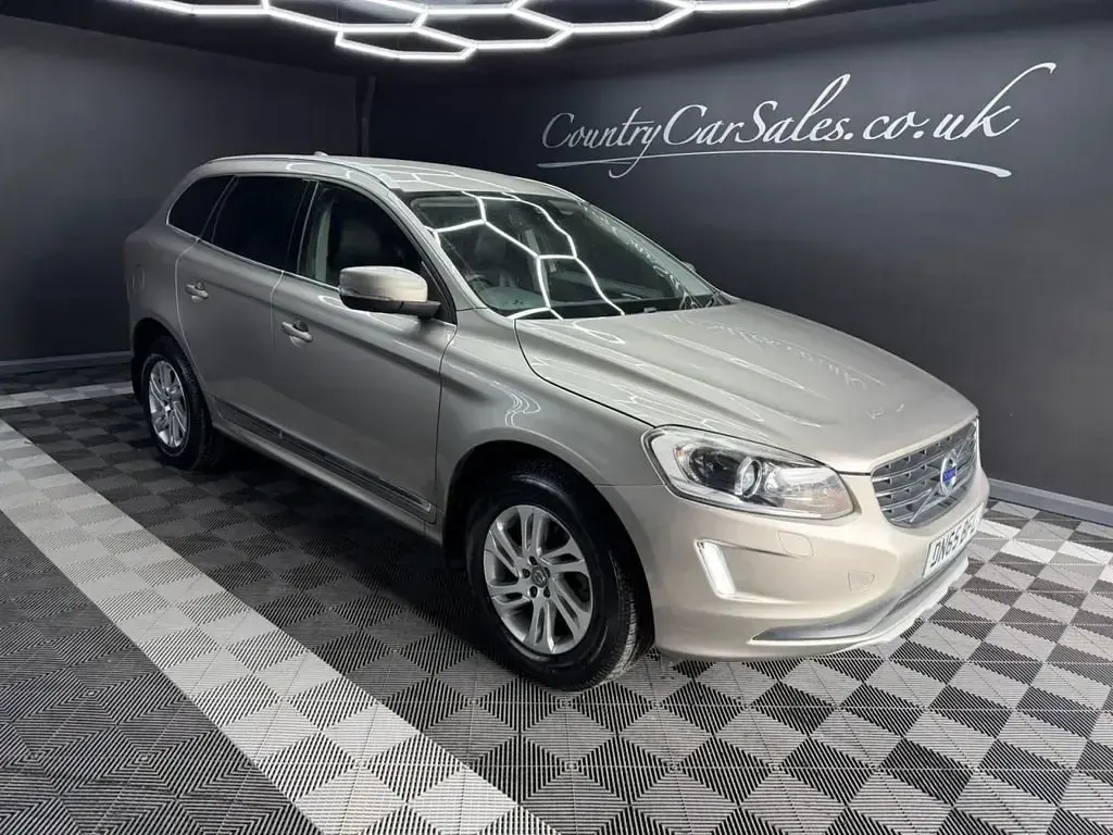 Usado Volvo XC60 SE Lux 220 CV (161 kW) 2015 Dorado SUV