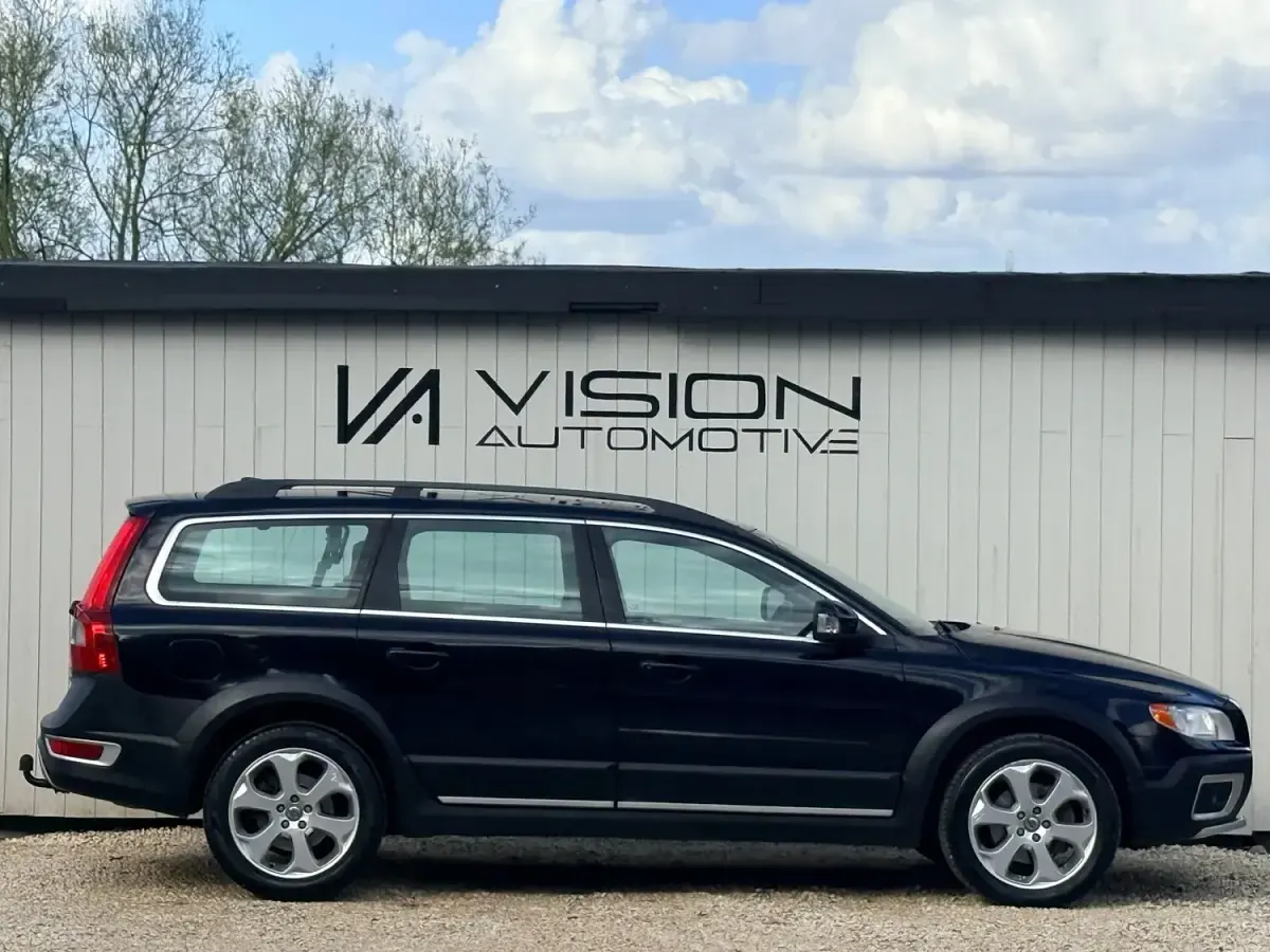 Used Volvo XC70 SE Lux 2011 Black Estate