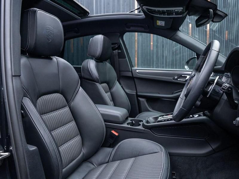 Used Porsche Macan 265 HP (194 kW) 2023 Grey SUV