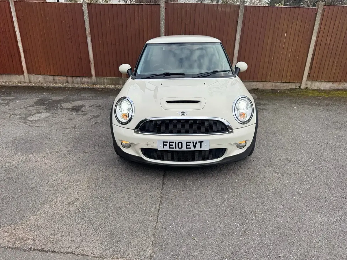Used Mini Cooper S Hatch 184 HP (135 kW) 2010 White Hatchback