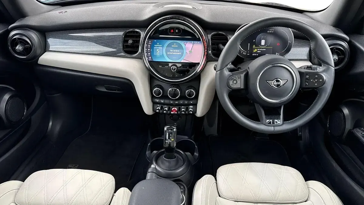 Begagnad Mini Cooper Exclusive 134 HK (98 kW) 2023 Svart Halvkombi