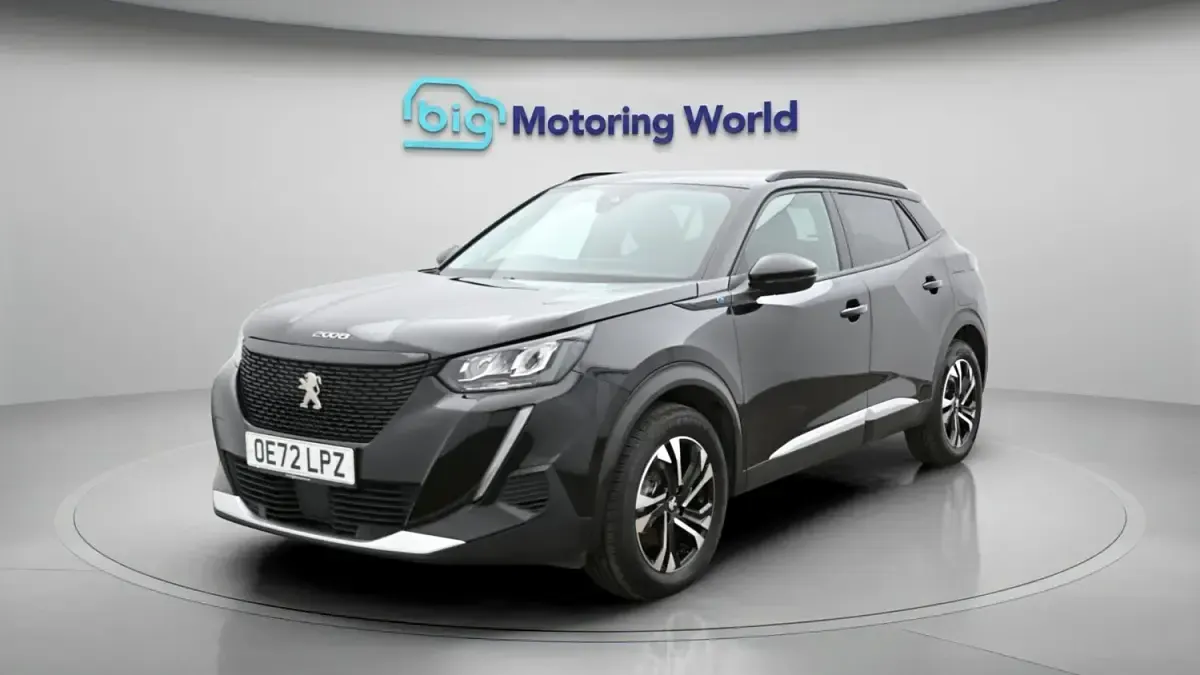 Second-hand Peugeot e-2008 Allure+ 100 kW (136 CP) 2022 Negru SUV