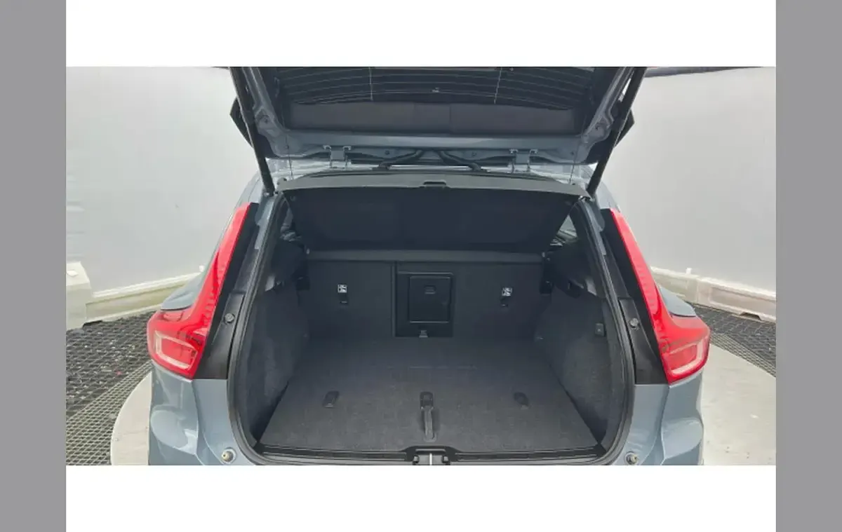 Used Volvo XC40 Plus 194 HP (142 kW) 2023 Grey SUV