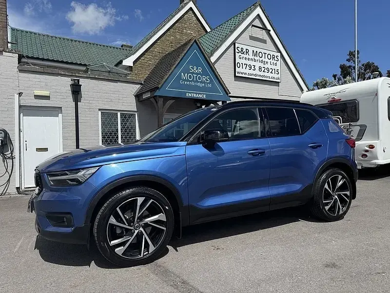 Used Volvo XC40 R-Design 2019 Bursting blue SUV