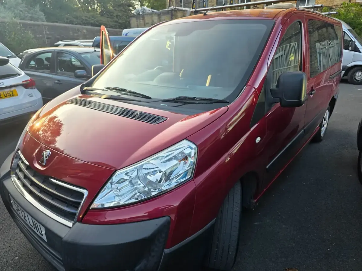 Used Peugeot TePee Comfort 2012 Red MPV