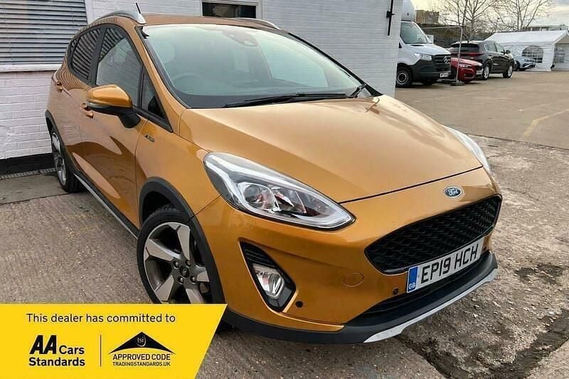 Begagnad Ford Fiesta Active X 2019 Gul Halvkombi