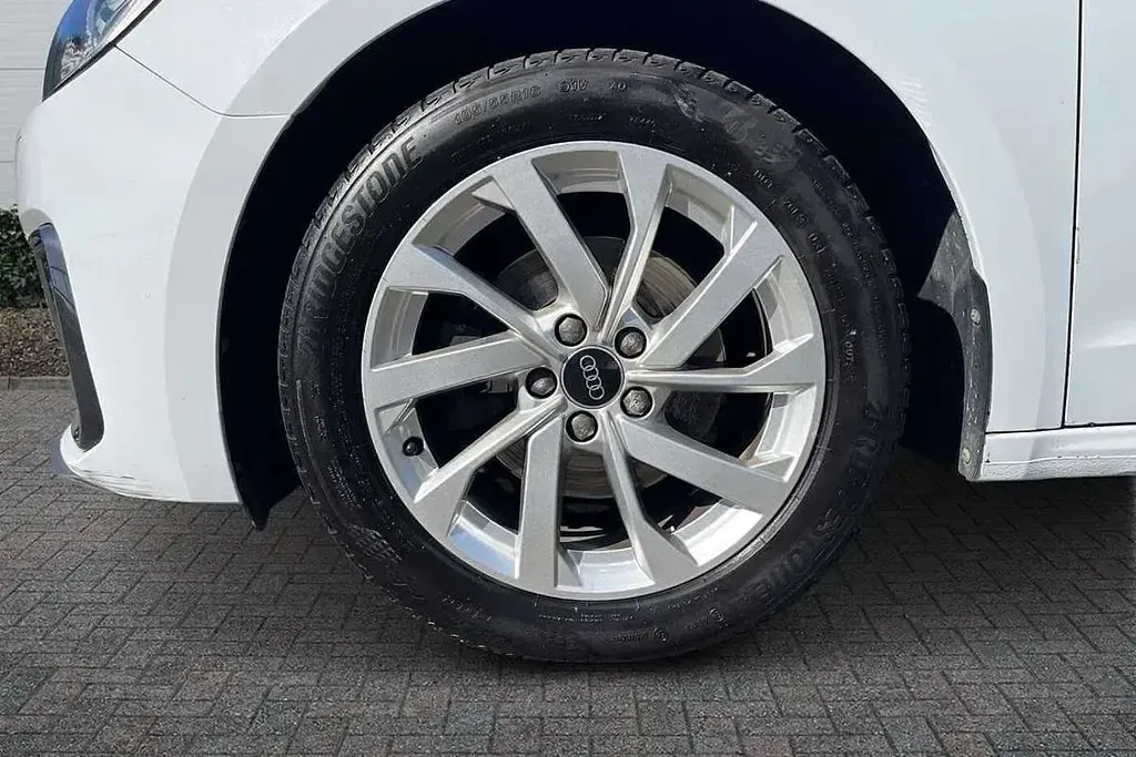 Usado Audi A1 Sport 108 HP (79 kW) 2023 Branco SUV