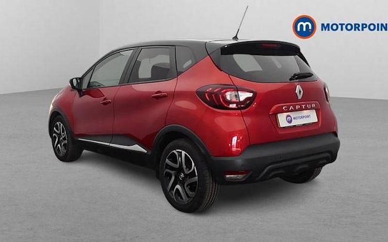 Używany Renault Captur Iconic 90 KM (66 kW) 2019 Czerwony SUV