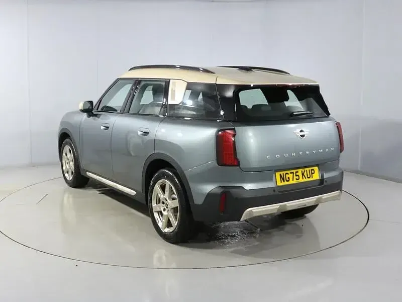Używany Mini Countryman Exclusive 170 KM (125 kW) 2025 Zielony SUV
