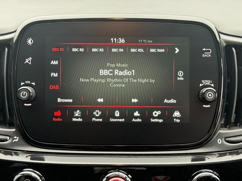 New Fiat 500 70 HP (51 kW) 2025 Bossa nova wht Hatchback