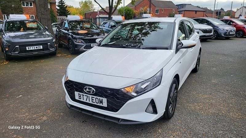 White Used 2021 Hyundai i20 SE Hatchback | £14,999 (Fair price) - Image 1/4