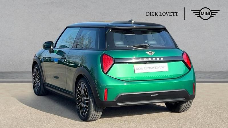 Used Mini Cooper Hatch 154 HP (113 kW) 2024 Green Hatchback