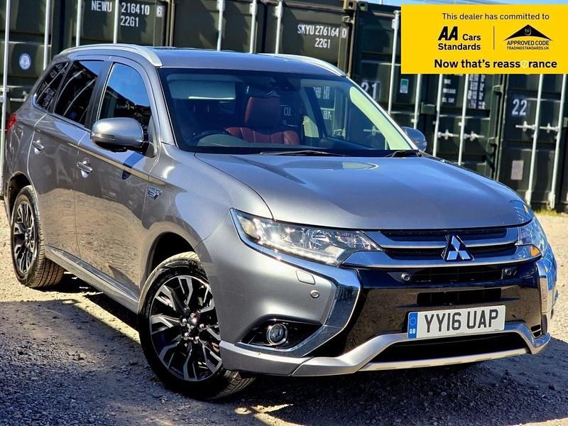 Used Mitsubishi Outlander P-HEV 200 HP (147 kW) 2016 Grey Estate