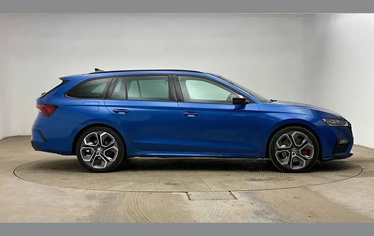 Used Skoda Octavia vRS 245 HP (180 kW) 2021 Race blue metallic Estate