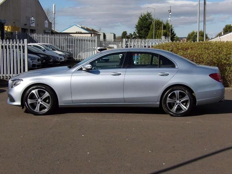 Używany Mercedes E220 SE 2017 Srebrny Sedan/Limuzyna