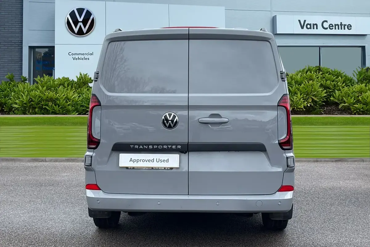 Begagnad VW Transporter Pro 2025 Grå Van