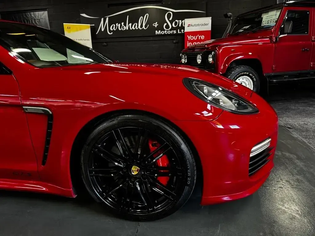 Used Porsche Panamera 440 HP (323 kW) 2015 Red Hatchback