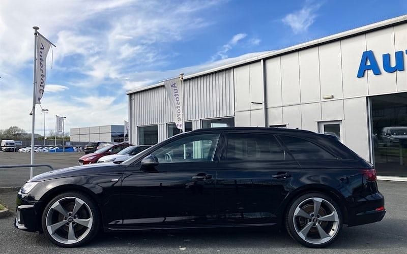Usado Audi A4 Black Edition 150 HP (110 kW) 2019 Preto Carrinha
