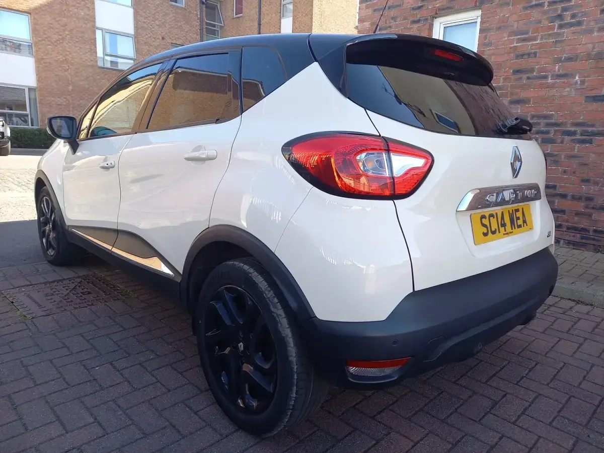 Used Renault Captur Dynamique 90 HP (66 kW) 2014 Cream SUV