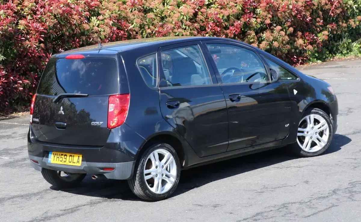 Usado Mitsubishi Colt 95 HP (69 kW) 2009 Preto Citadino