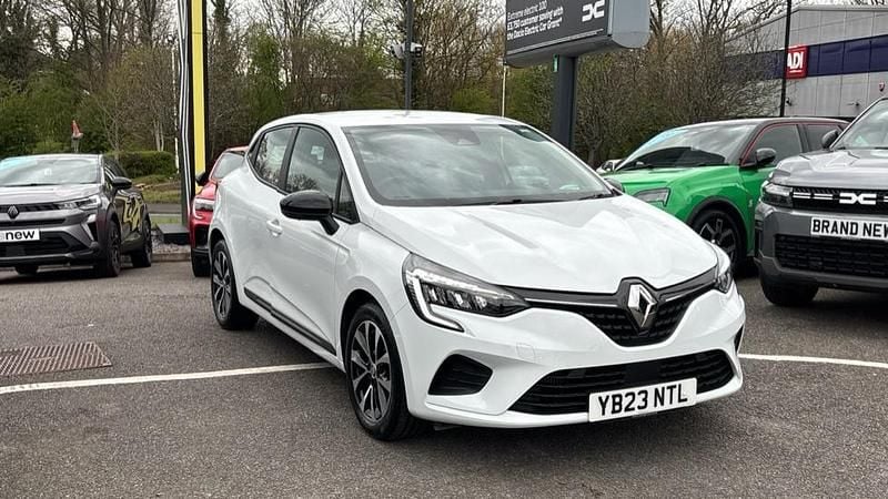 Used Renault Clio V Evolution 90 HP (66 kW) 2023 White  Hatchback
