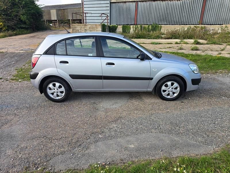 Silver Used 2009 Kia Rio 2 Hatchback | £1,695 (Fair price) - Image 1/4