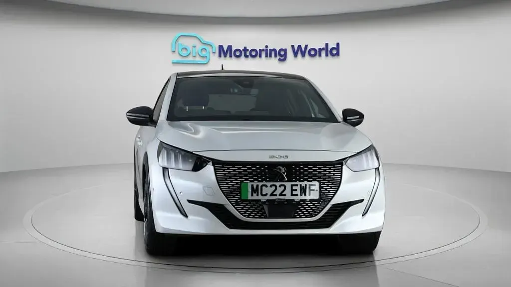 Used Peugeot e-208 Premium 100 kW (136 HP) 2022 White Hatchback