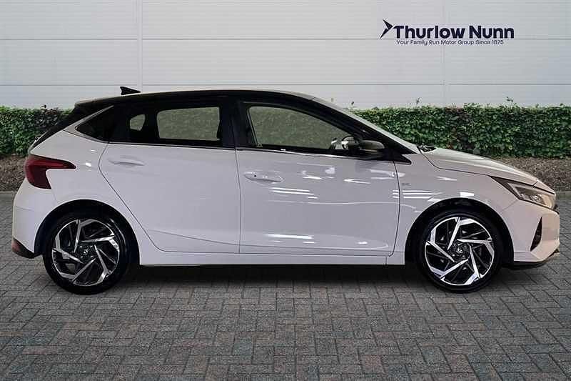 Used Hyundai i20 Ultimate 100 HP (73 kW) 2023 White Hatchback