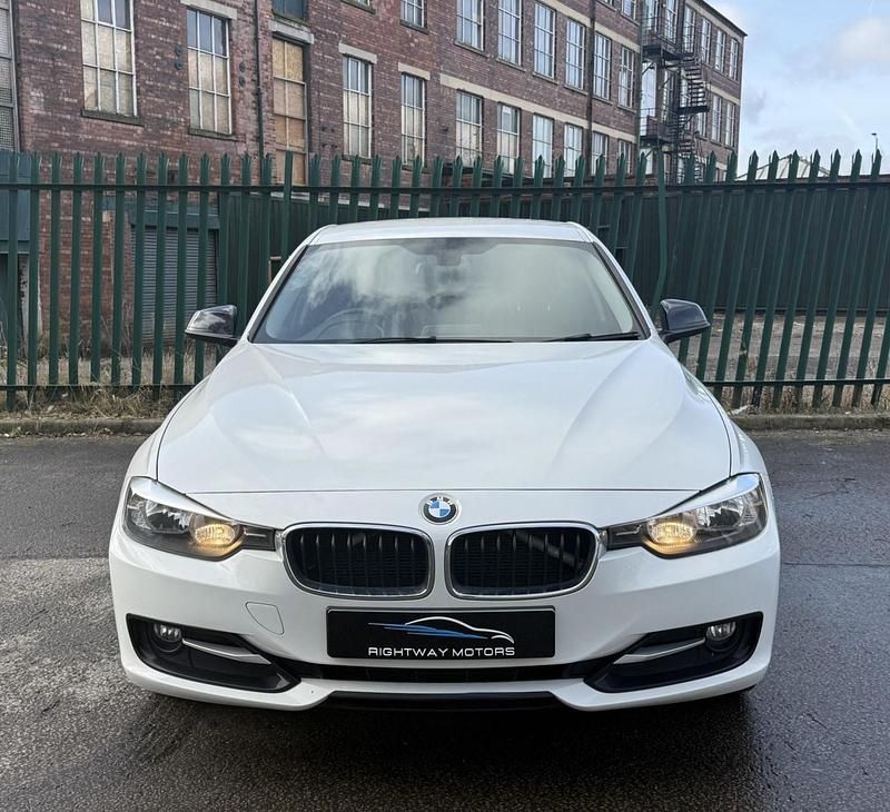 Used BMW 320 Sport Line 184 HP (135 kW) 2012 White Sedan