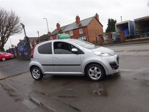 Metallic silver Used 2013 Peugeot 107 Allure Hatchback | £3,295 (A bit pricey) - Image 1/1