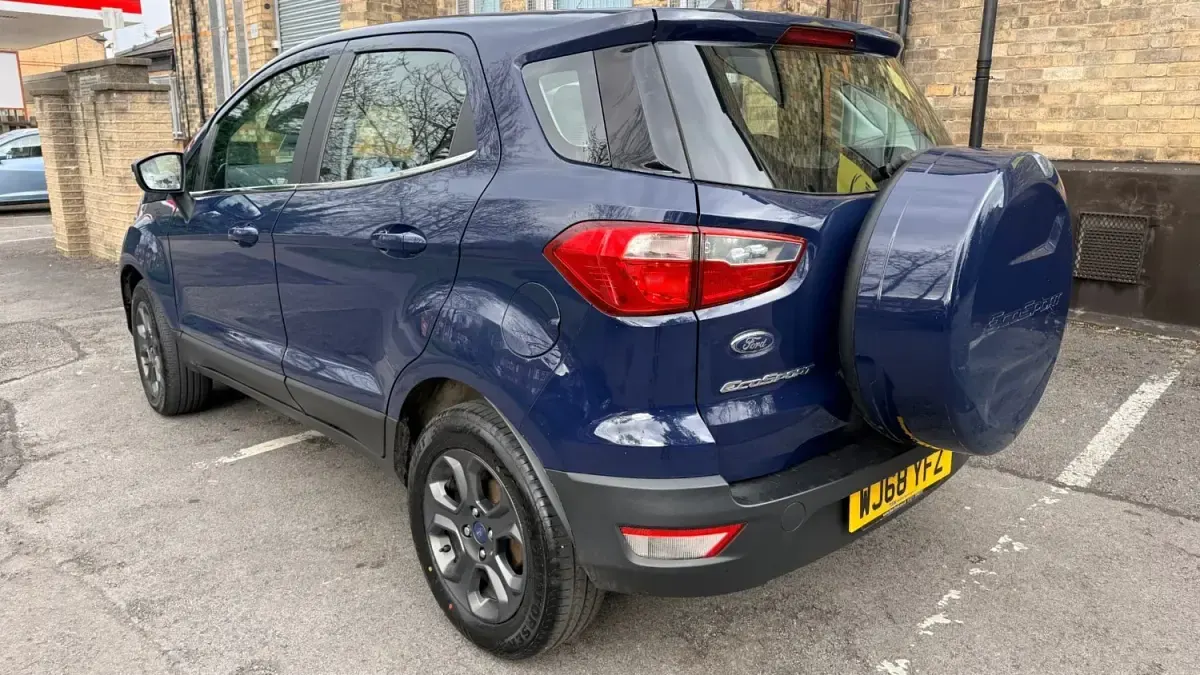 Usado Ford Ecosport Zetec 100 HP (73 kW) 2018 Azul SUV