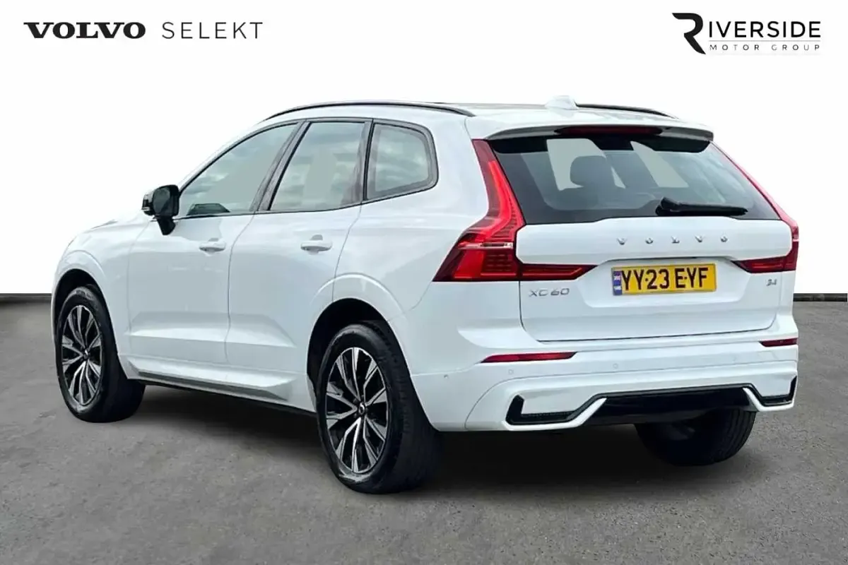 Used Volvo XC60 Plus 197 HP (144 kW) 2023 Crystal white SUV