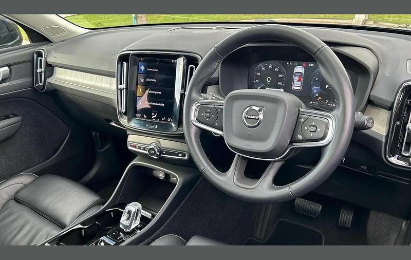 Used Volvo XC40 Inscription 161 HP (118 kW) 2021 Black SUV