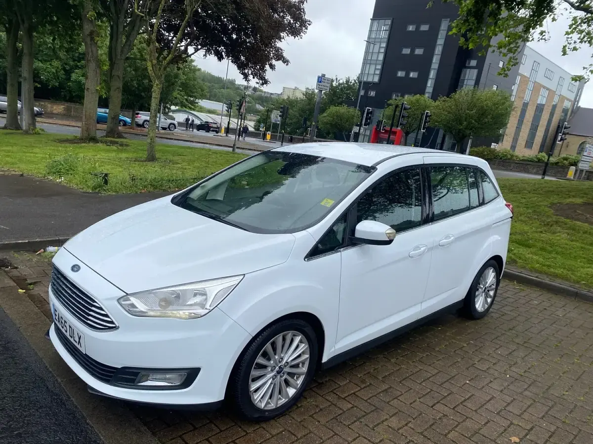 Used Ford Grand C-Max Titanium 120 HP (88 kW) 2015 White MPV