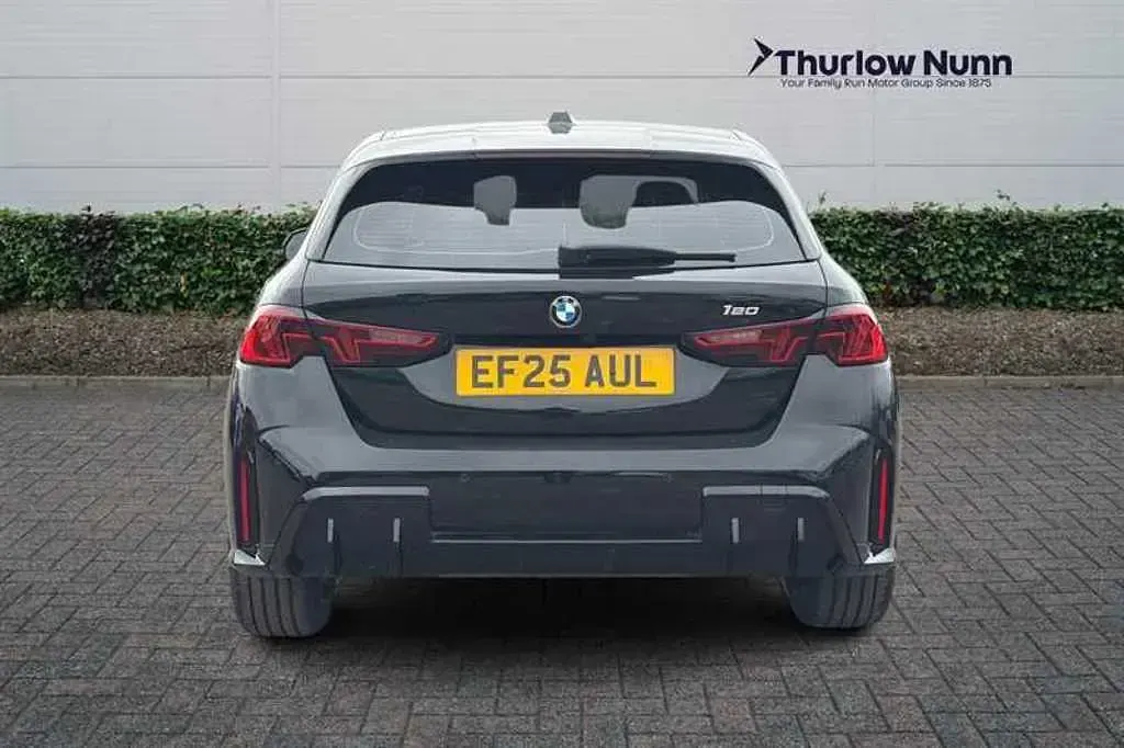 Second-hand BMW 120 M Sport 170 CP (125 kW) 2025 Negru Hatchback