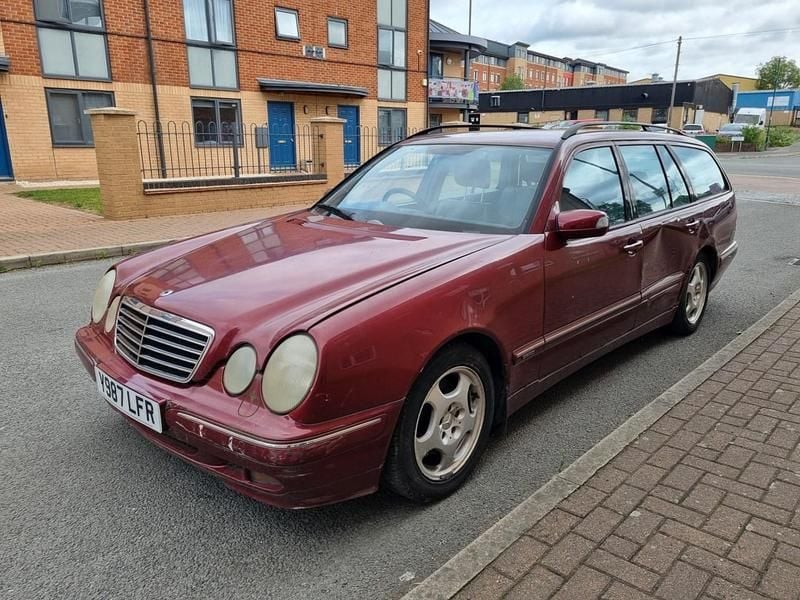 Used Mercedes E280 Avantgarde 2001 Red Estate