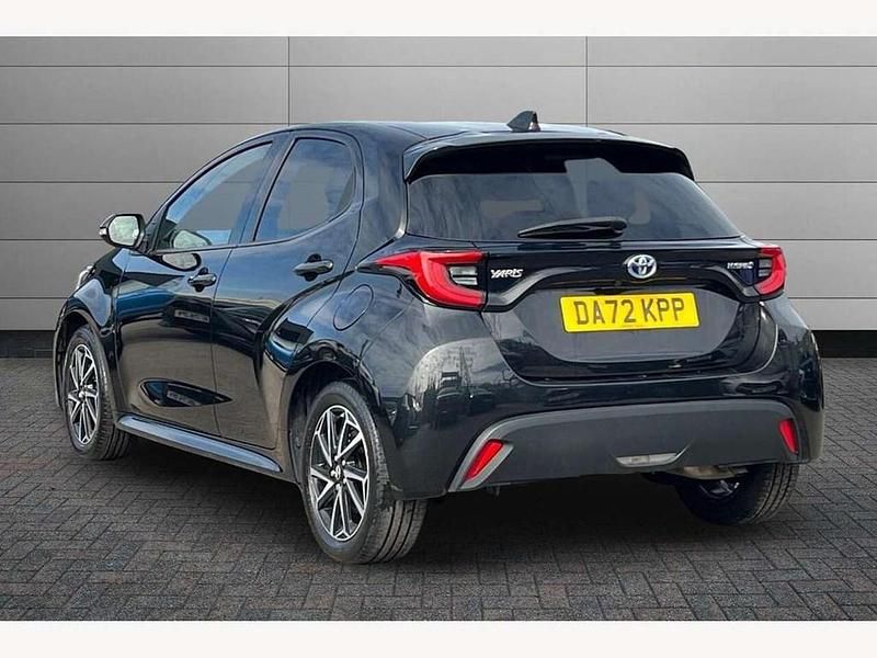 Used Toyota Yaris Hybrid Design 116 HP (85 kW) 2022 Black Hatchback