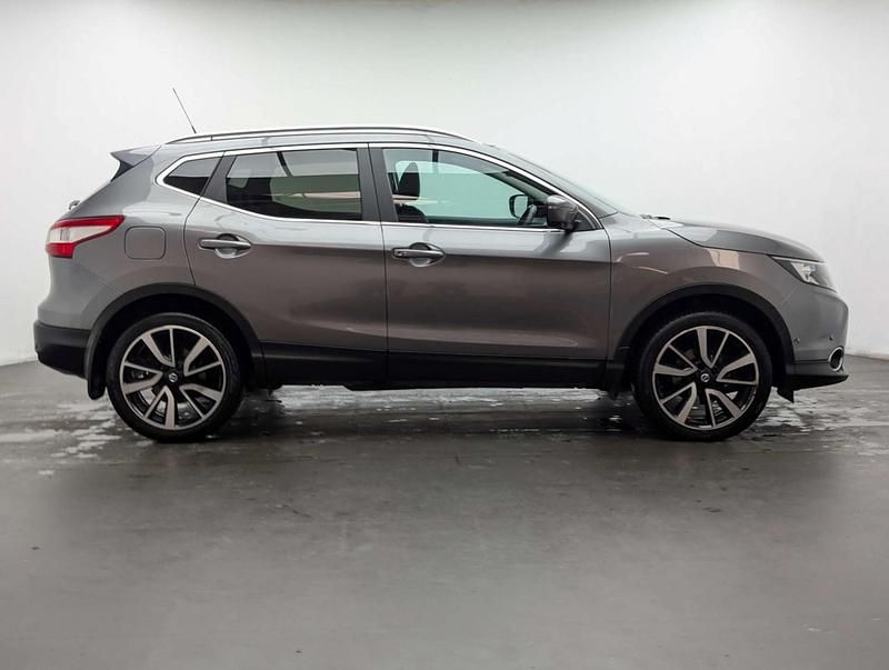 Used Nissan Qashqai S 131 HP (96 kW) 2016 Grey SUV