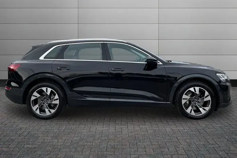 Used Audi Q8 e-tron Sport 300 kW (408 HP) 2023 Mythos black SUV